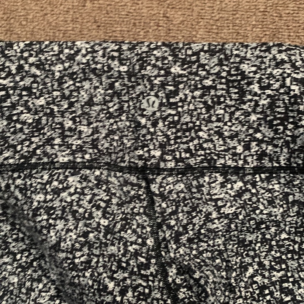 Lululemon Floral Alpine White Black Leggings - Picture 3 of 5